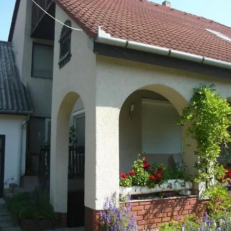 In Fonyd Mit Terrasse, Garten Und Grill דירה